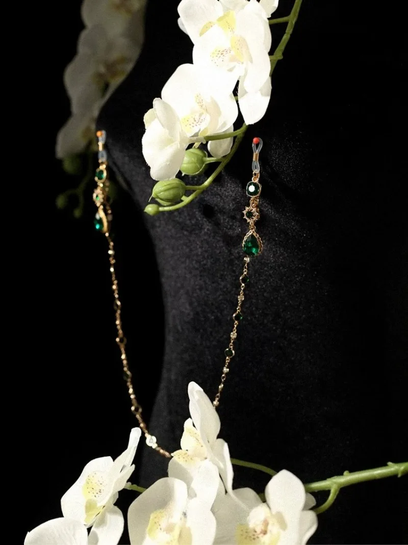 Vintage Emerald Gem Pendant Decor Chain, Non Piercing Costume Accessory for Women, Ancient Style Photo Shoot Jewelry