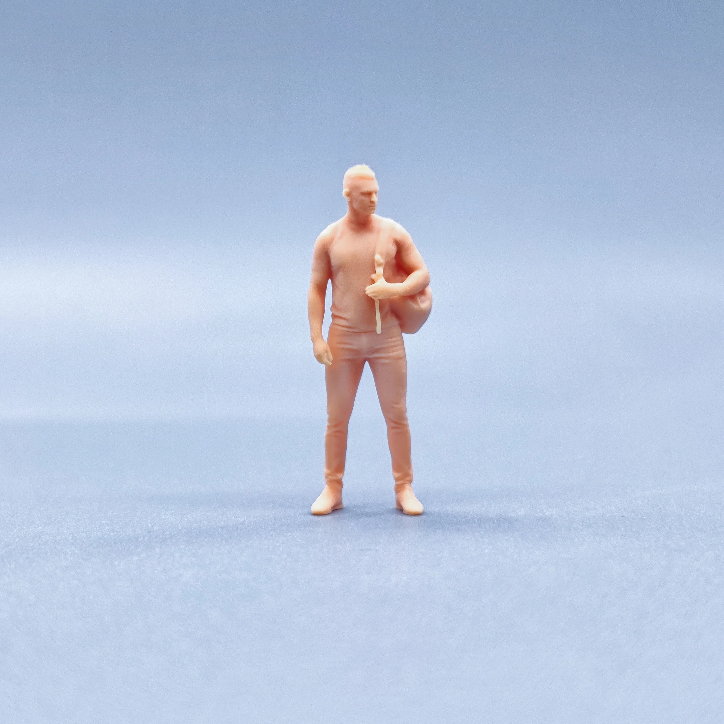 1/64 1/43 Figurines Scale Model Resin  Backpack Sturdy Short Haired Man Uncolored Miniatures Diorama Hand-painted V824