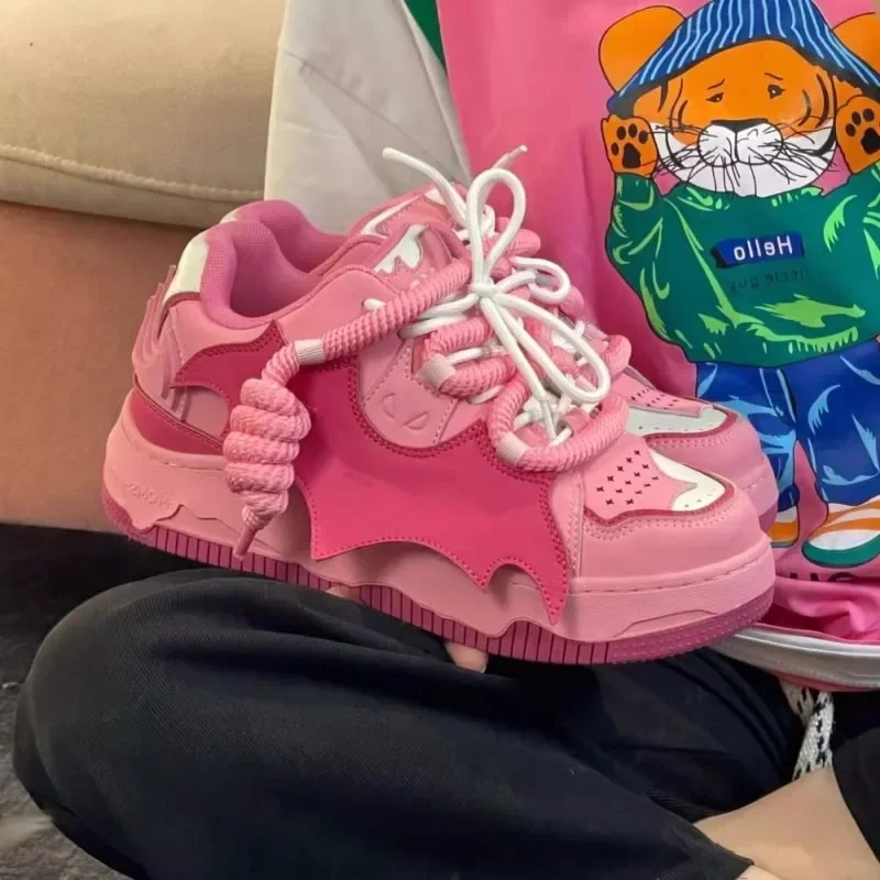 2026 Rosa Fledermaus Damen Sportschuhe Plattform Bequeme Kawaii Freizeitschuhe Athletische Atmungsaktive Neue Skateboard-Schuhe