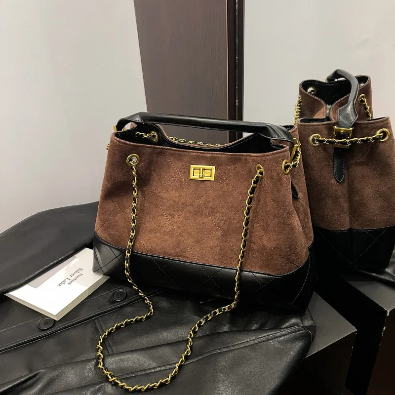 

Гладкая сумка подмышки с ремешком-цепочкой 2025 года, минималистичная просторная женская сумка через плечо, трансформируемая сумка «день-ночь»