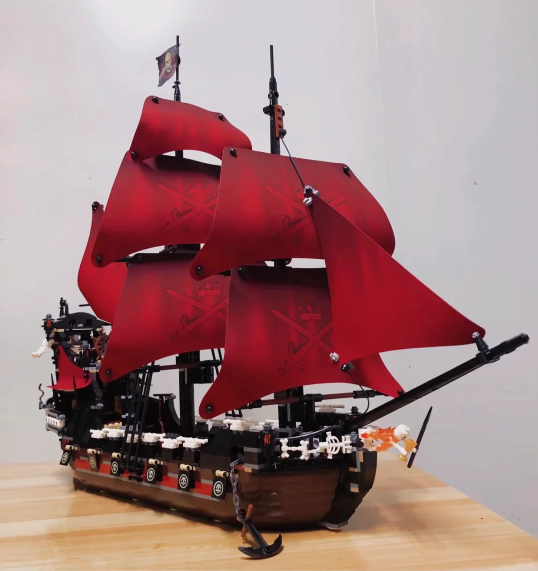 

Classic pirate ship model building block decoration for Anne Revenge as a gift for boys and girls on festivals