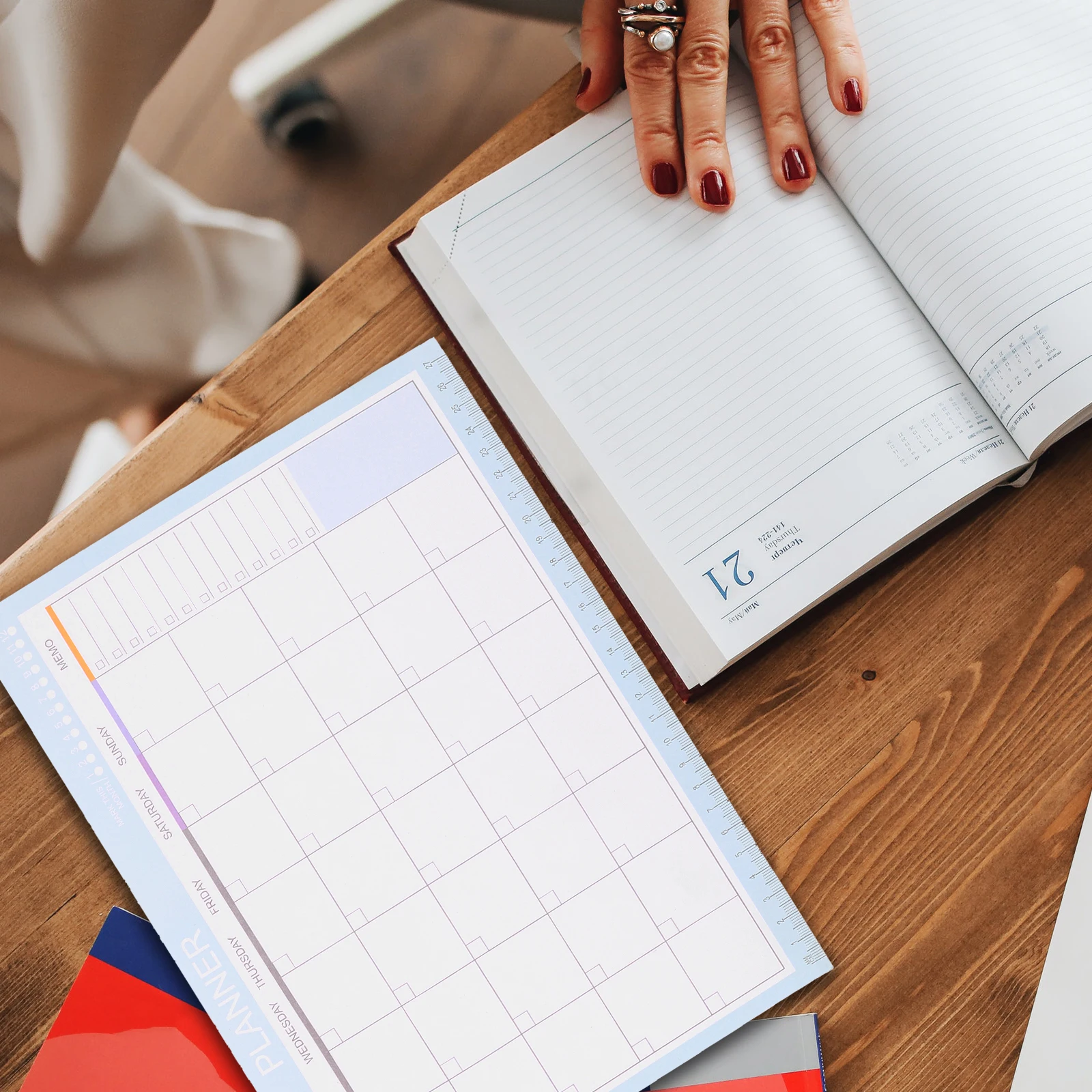 

Monthly Planner Calendar Schedule Organizer Agenda Schedule Organizer Notebook with Decorative Border(Green)