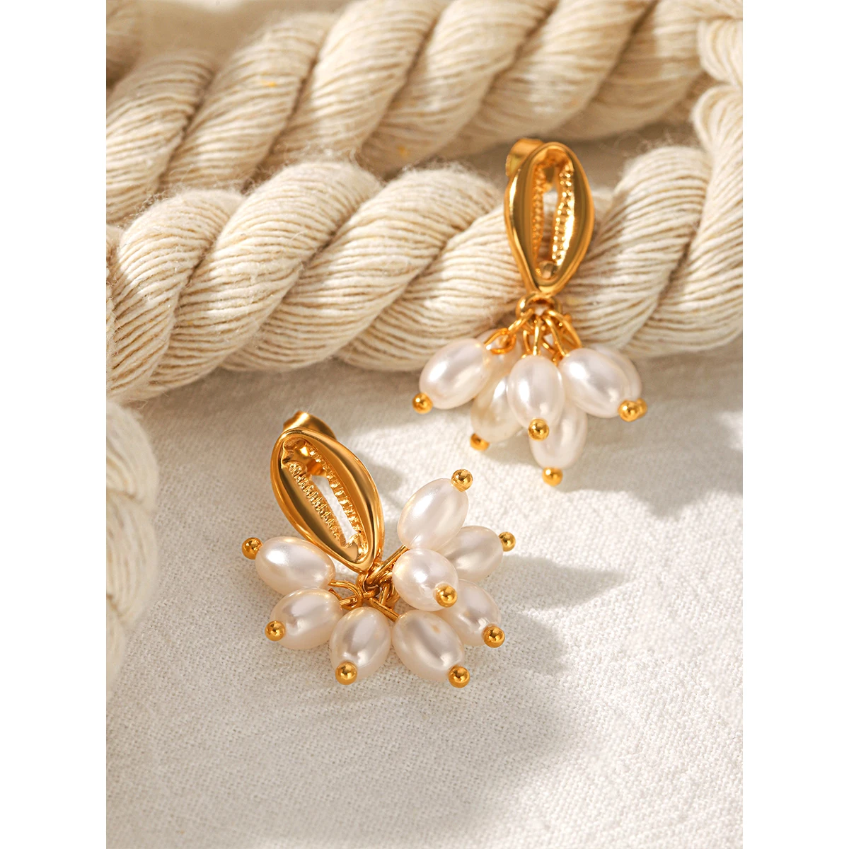 

Boho Beach Unusual Cowrie Shell Pearl Cluster Earrings For Women 18K Gold Plated Stainless Steel Fashion Summer Jewelry Gift