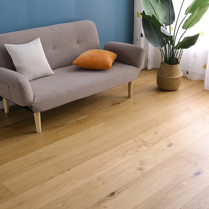 Solid wood floor, oak log color, household environmentally friendly floor heating lock 15/3mm real three-layer solid wood floor