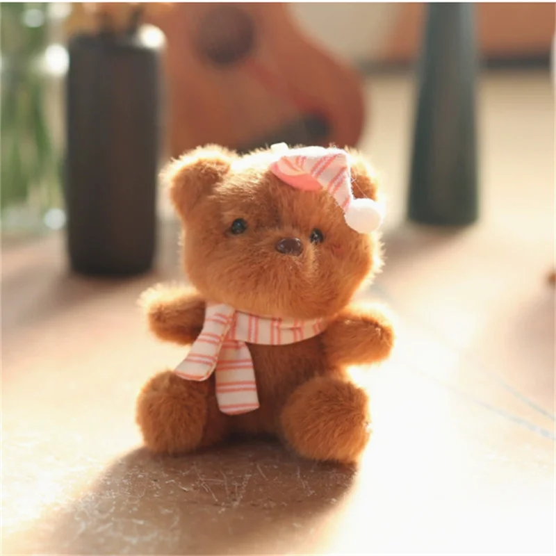 ตุ๊กตาผ้ากำมะหยี่พร้อมหมวกและจี้รูปหมี ของเล่นตุ๊กตาผ้ากำมะหยี่น่ารัก จี้กระเป๋าผ้ากำมะหยี่ลายการ์ตูน 13 ซม. 4 สี