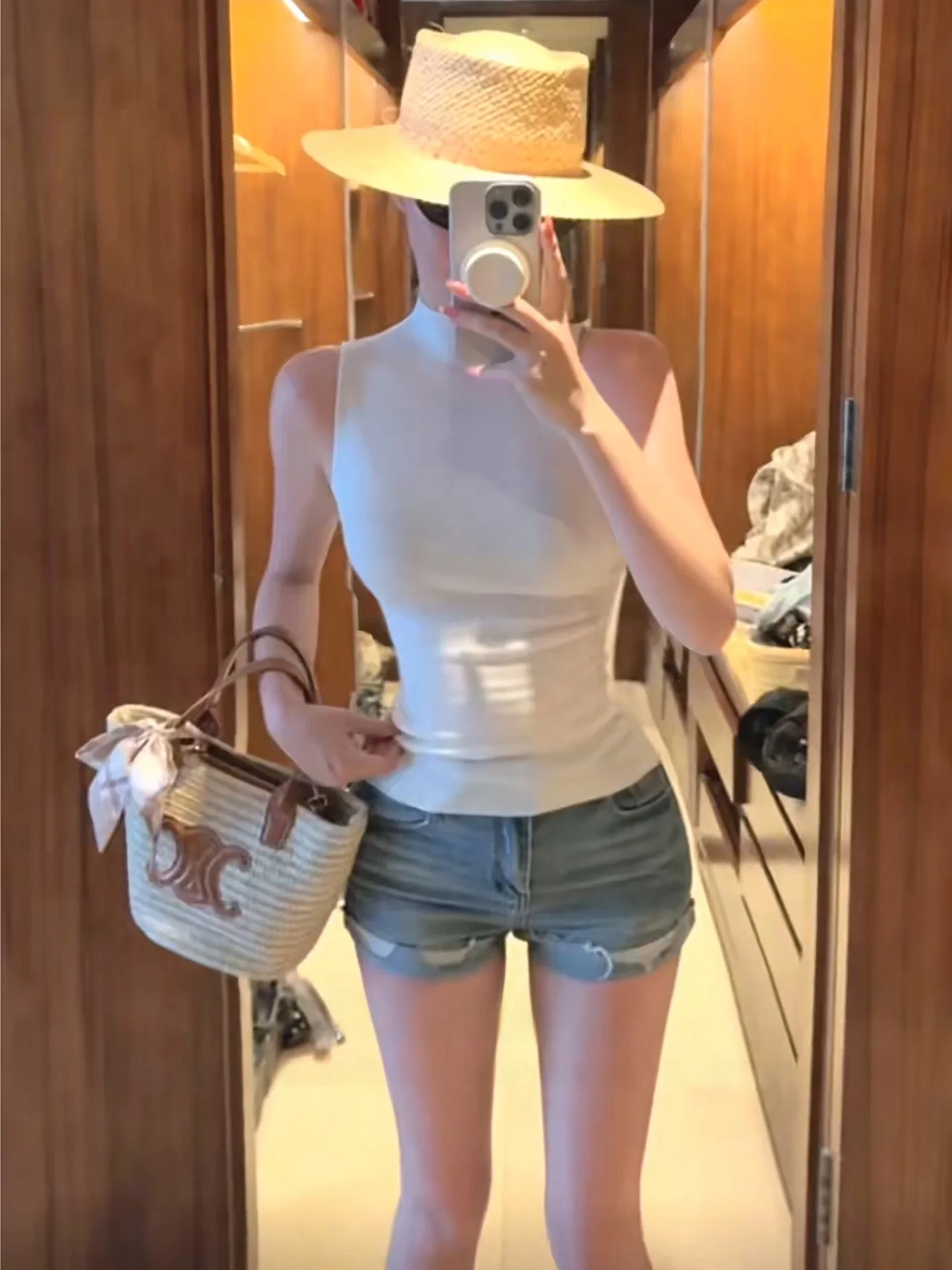 Retro Washed Distressed Cuffed Denim Shorts Women's Sexy Wide Hip Tight Slimming Frayed Wrap around Hot Pants High Waist Cott...