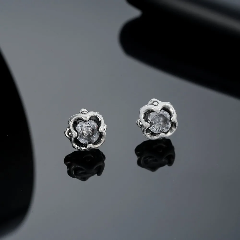 1pair Fashionable and Trendy Personalized Design Earrings Without Ear Holes with Magnetic Closure Suitable for All Occasions.