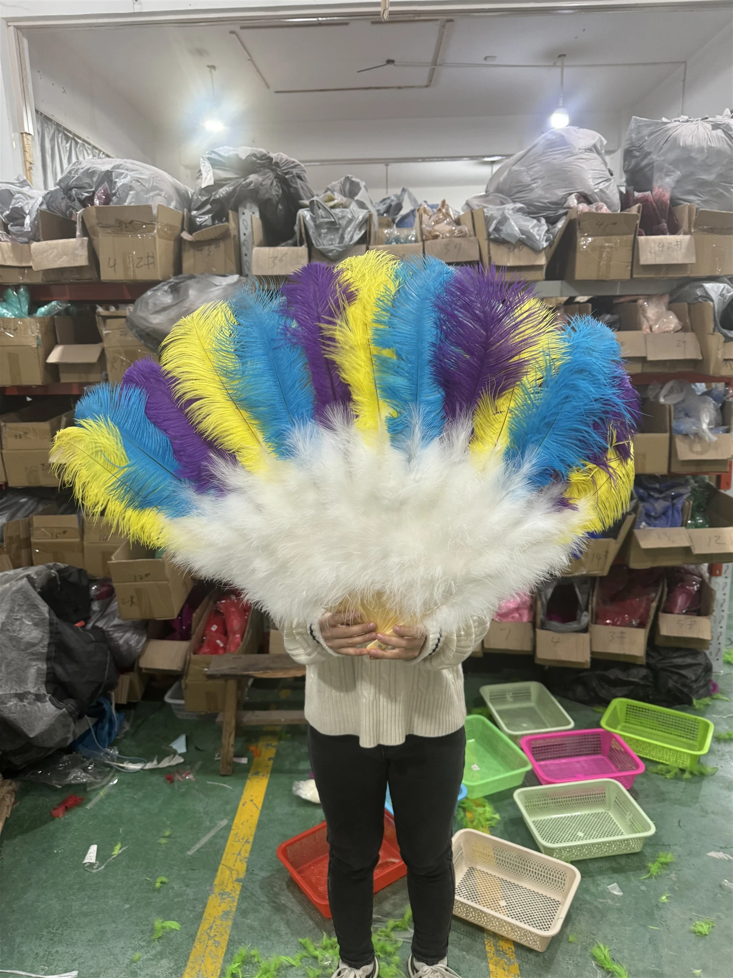 Folding Real Ostrich Feathers Fans for Wedding Performance Party Stage Show Props Colored Ostrich Feather Fan Customzied