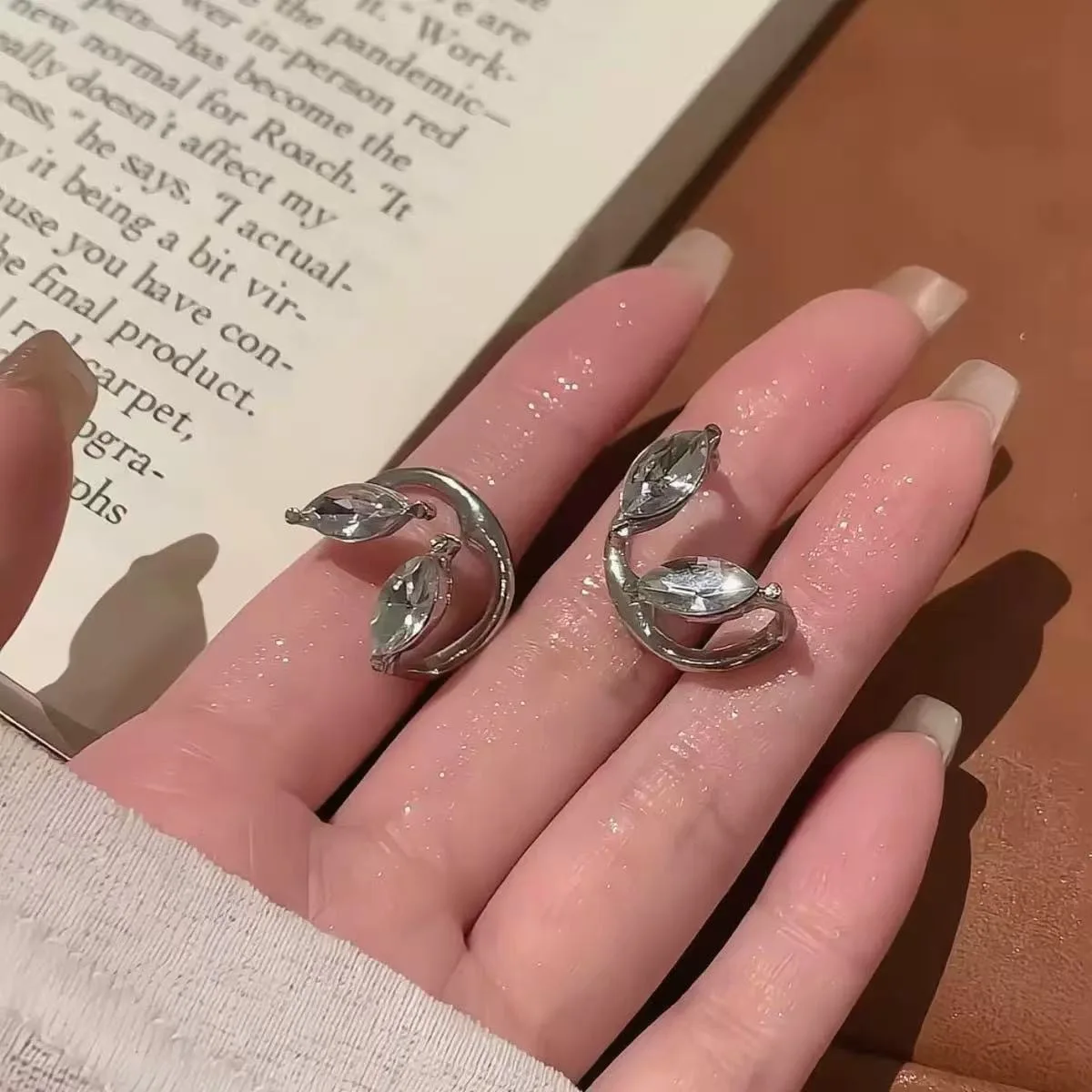 1 Stück Koreanischer Zirkon Doppelschichtiger Blatt-Ohrring ohne Ohrloch für Frauen Silberfarbener Ohrknochen-Clip Ohrklemme Ohne Piercing Schmuck – Detail 3