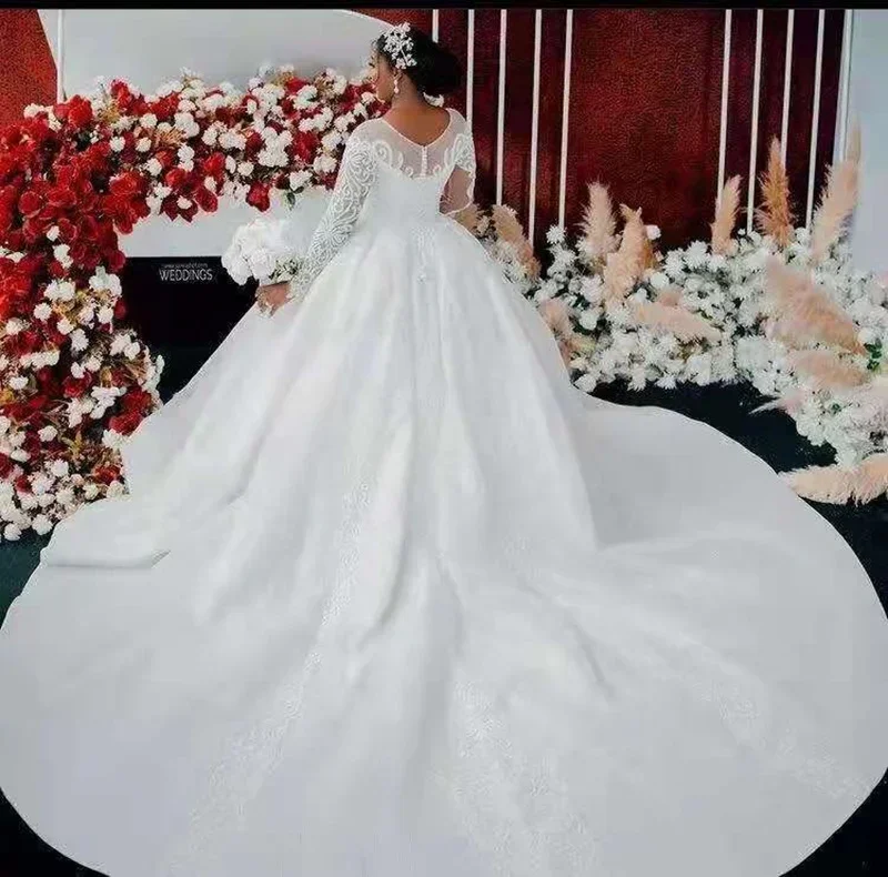 Abito da sposa personalizzato con abito da ballo principessa africana Abito da sposa su misura con applicazioni in pizzo taglie forti