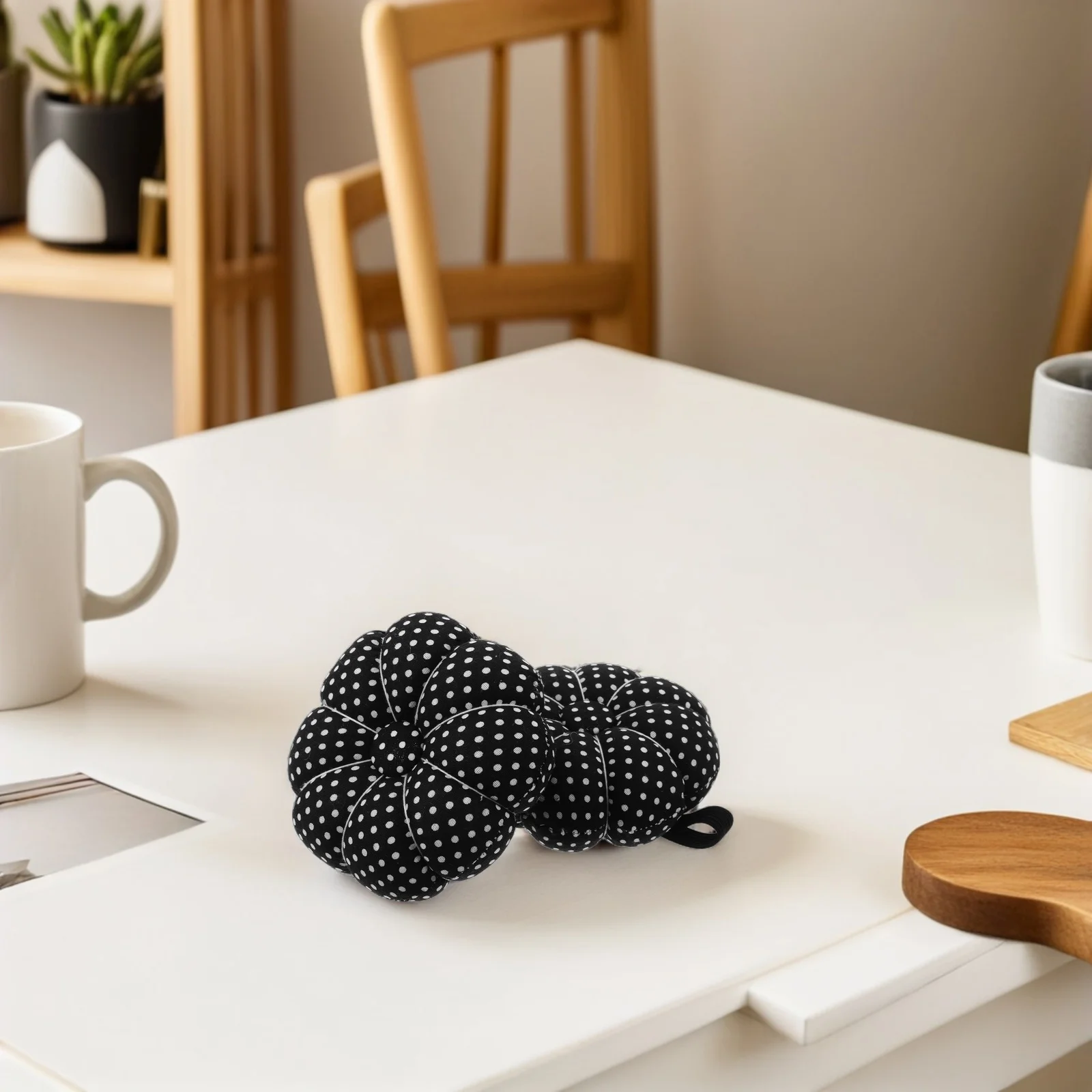 

2Pcs Sewing Pincushion Wristband Cute Pumpkin Shape DIY Tool Set for Crafters Beginners and Experienced Users Sewing Pincushion