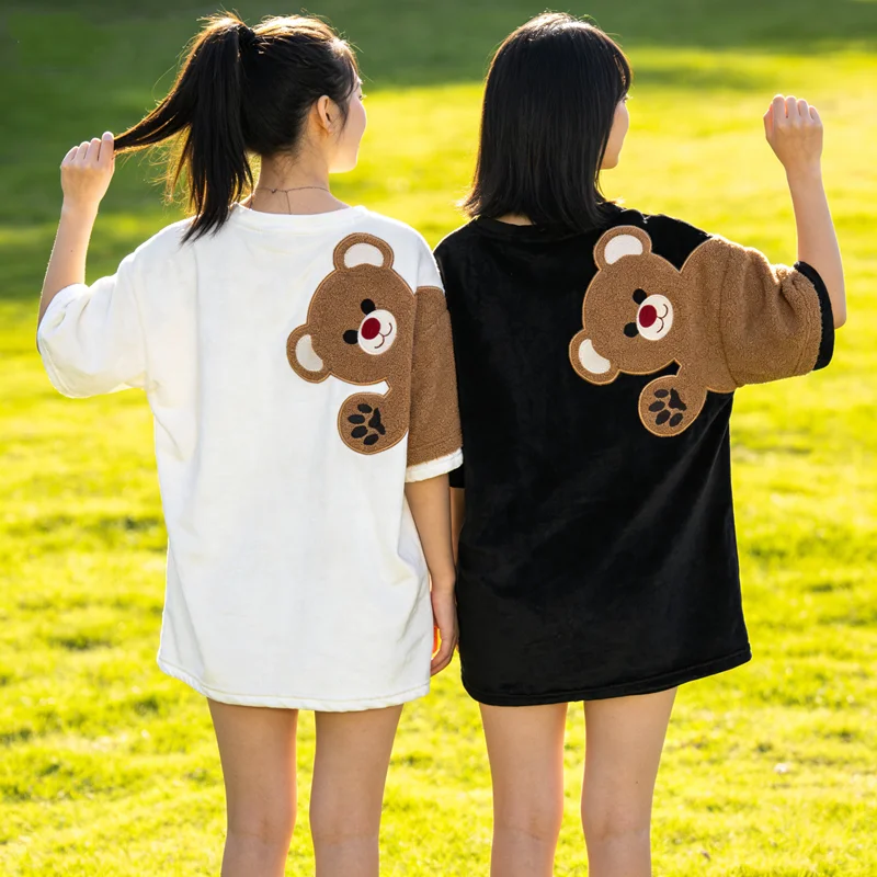 Camiseta de dibujos animados para mujer, camisetas flocadas con bordado de oso, ropa de calle Harajuku, camisetas de Hip Hop a juego para amigos, novedad de verano 2025