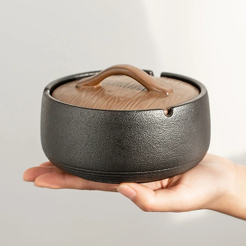 

Simple Ceramic Ashtray with Lid Personality Trend Anti-fly Ash Ashtray Home Living Room Office Ash Storage Box Home Decoration