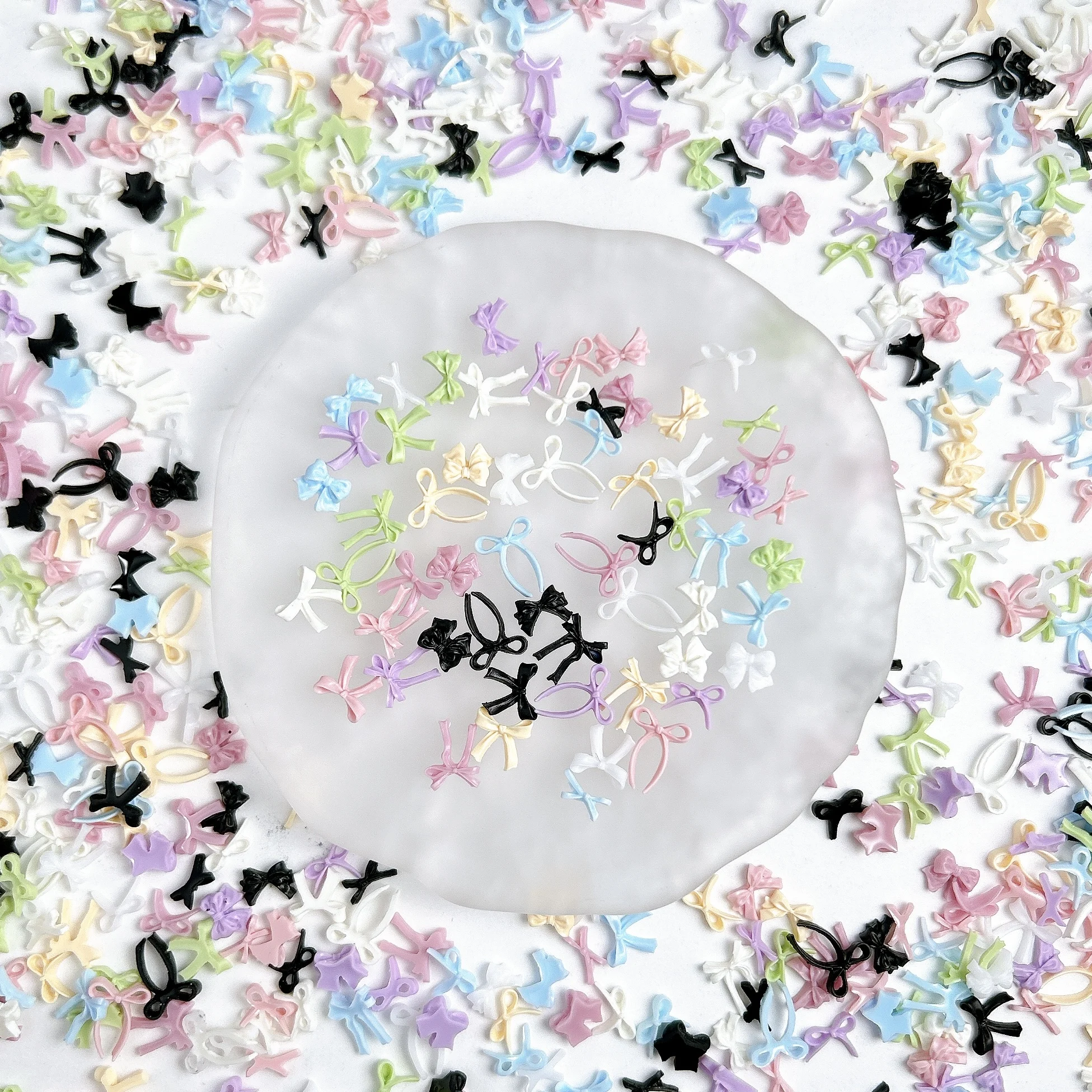 โบว์เรซิ่นสีพื้นขนาดเล็ก 50 ชิ้น สำหรับตกแต่งเล็บ ดีไซน์น่ารักหวานๆ รูปทรงโบว์ไม่สมมาตร เหมาะสำหรับตกแต่งเล็บ DIY สไตล์แฟนตาซี