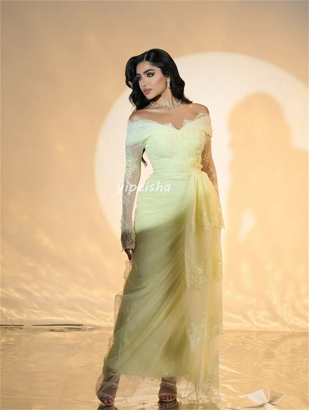 Abiti lunghi dritti con spalle scoperte in pizzo intricato stile moderno personalizzato Abiti da cerimonia su misura Moda