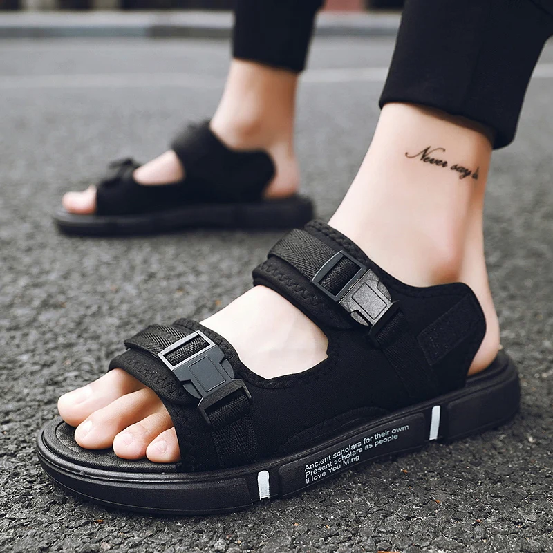 Sandal Pria Ukuran Besar 36-46 Sepatu Pria Anti Selip Lembut Sandal Pantai Anyam Kualitas Tinggi Sandal Gladiator Pria Flat Kasual Musim Panas