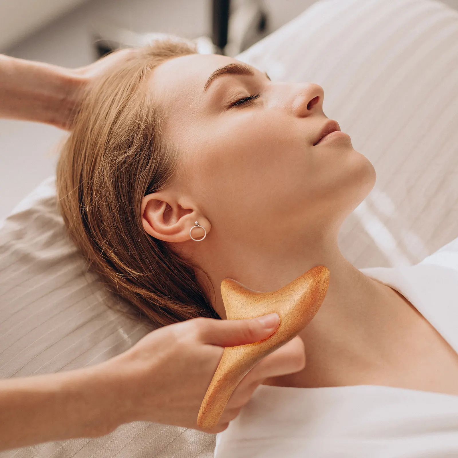 

Тайский деревянный массажер для скребкового массажа мышц, треугольный деревянный массажный инструмент для шеи, спины, стоп, доска Гуаша для спа-процедур, тайский деревянный массажер