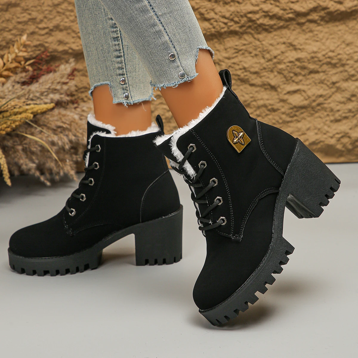 Women Snow Boots New Plush Platform Boots Women Fashion Keep Warm Boots Winter New Outdoor Comfortable High Heels Shoes Women