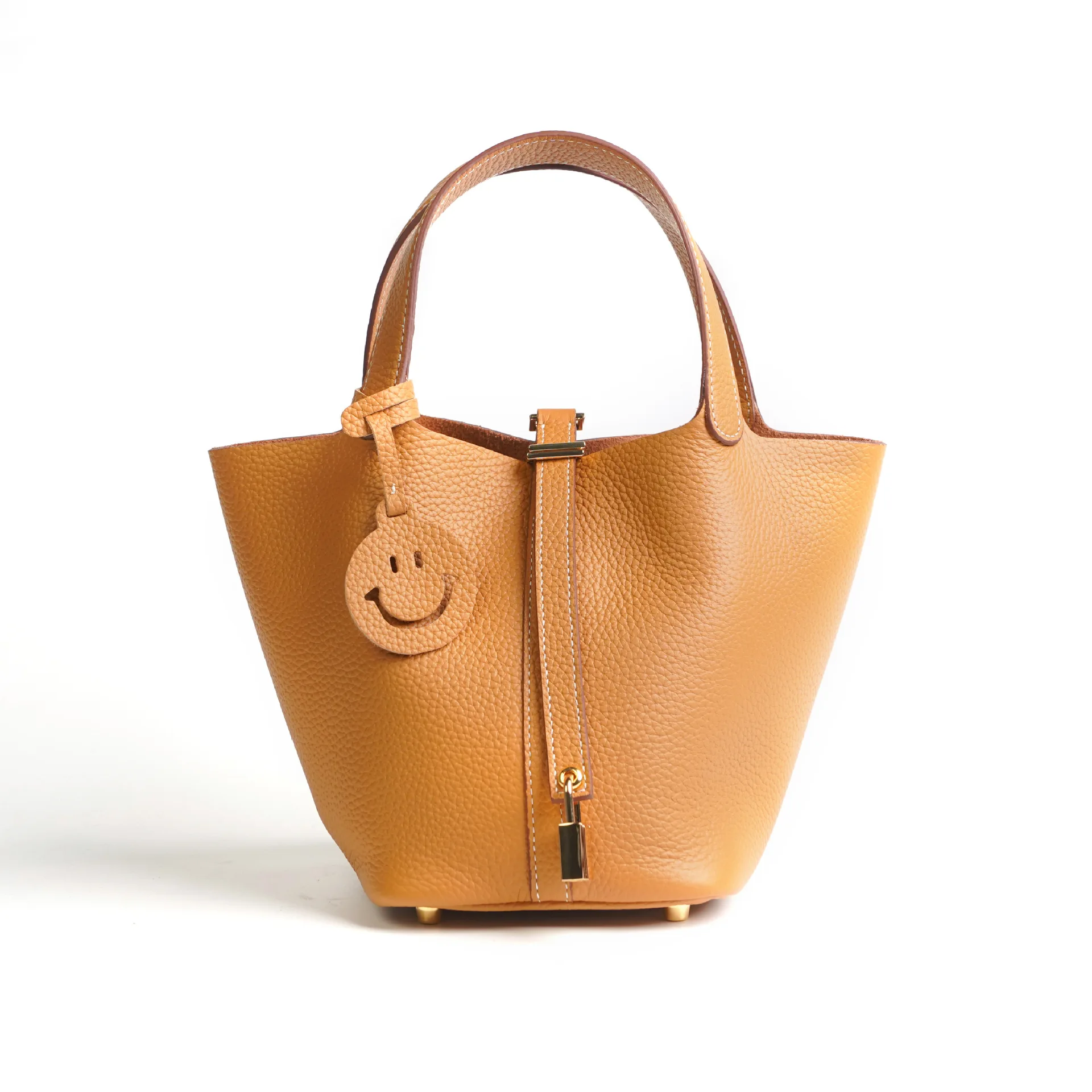 

The 2025 It Bag. Premium leather bucket tote, perfectly chic & practical. Your new everyday essential.