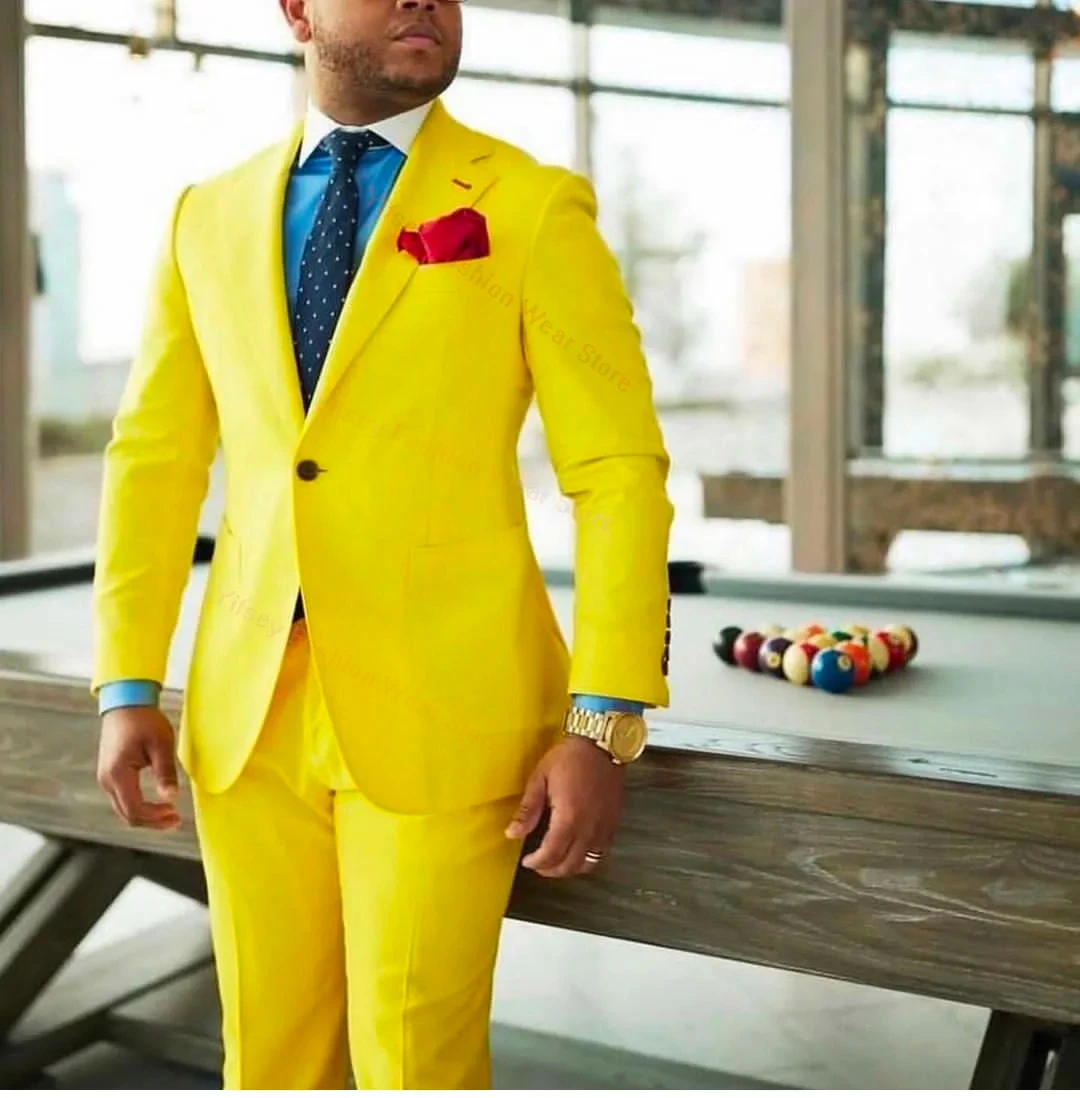 

Желтый мужской костюм-тройка для свадьбы: пиджак, брюки, жилет. Индивидуальный пошив, люксовые бренды. Облегающий крой. Для вечеринок и выпускных.