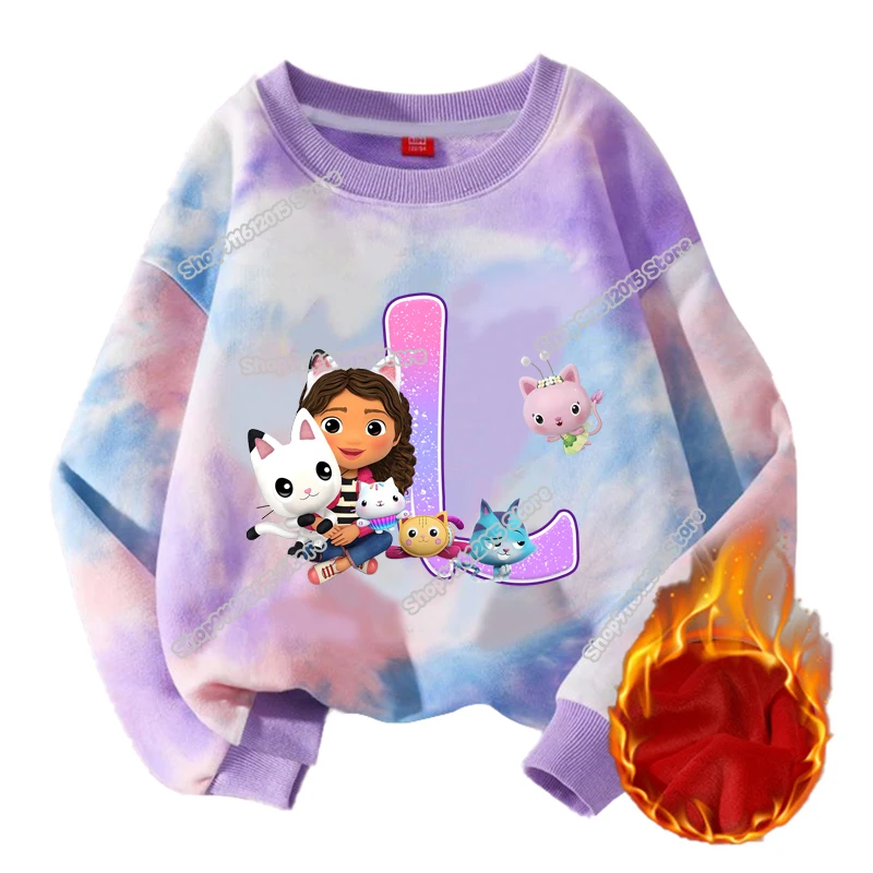 เสื้อสเวตเชิ้ตเด็กผู้หญิงลายไท-ได ตัวอักษร A-Z ของ Gabbys Dollhouse สำหรับฤดูใบไม้ร่วงและฤดูหนาว สีม่วง เสื้อคลุมเด็ก เสื้อผ้าเด็กแนวสปอร์ต