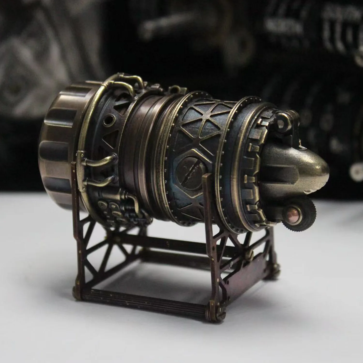 Steampunk Style Brass Oil Lighter Rare Cool Trench kerosenes Lighter Engine Creative Retro Gift Men Personality Lighter 77*40mm