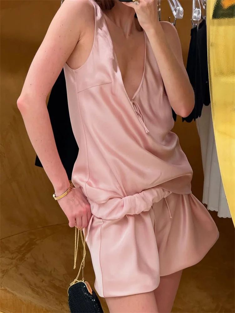 Set Celana Pendek 2 Potong Fashion Satin Tossy untuk Wanita Atasan Rompi Tanpa Lengan Solid Kerah V Berenda dan Pakaian Celana Pendek Pinggang Tinggi Baru