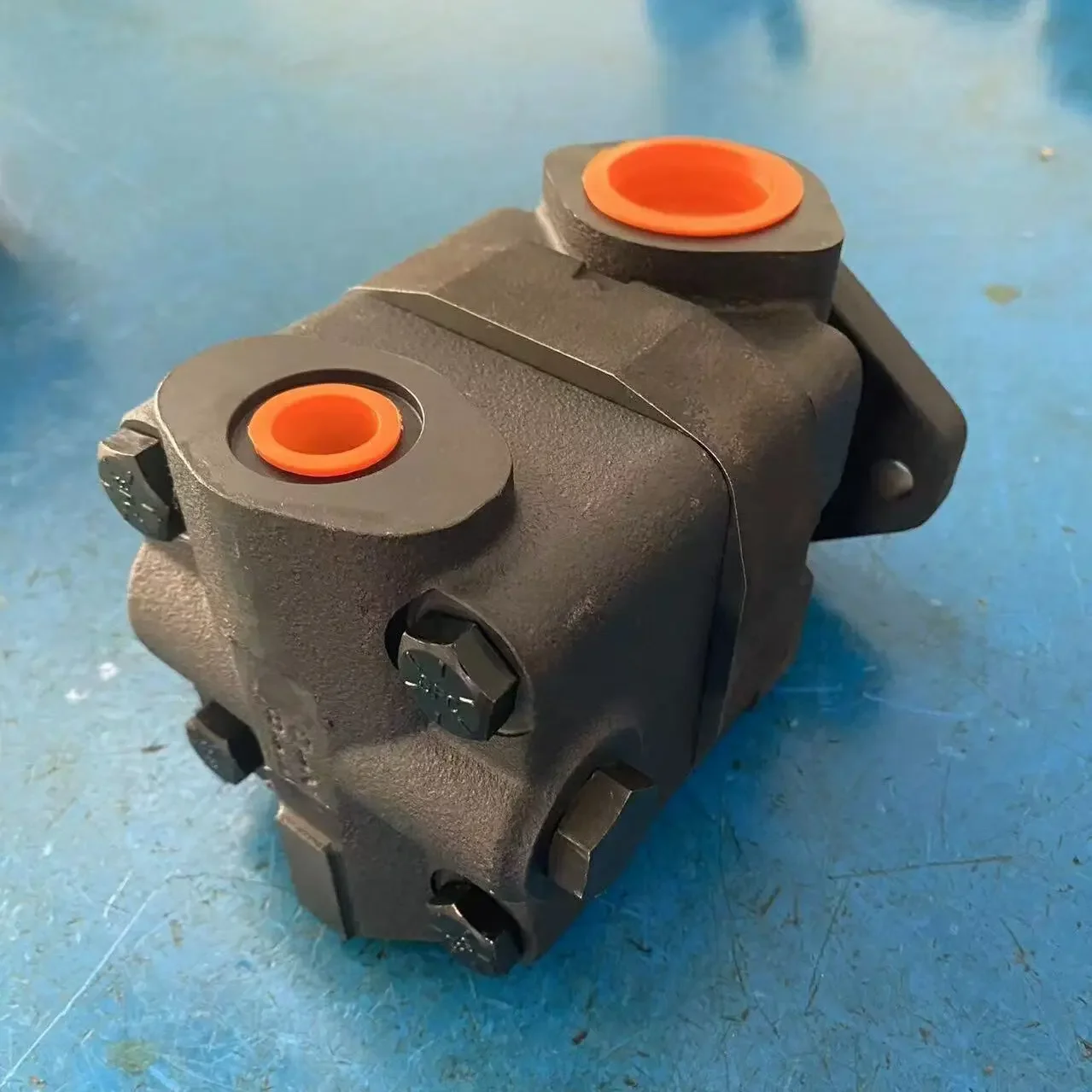 Hydraulic Pump V10 V10F V10P V20 V20F V20P Series Variable Displacement Hydraulic Vane Pump V20F-1P13P-038C-8H-22 V20-1P11P-1C11
