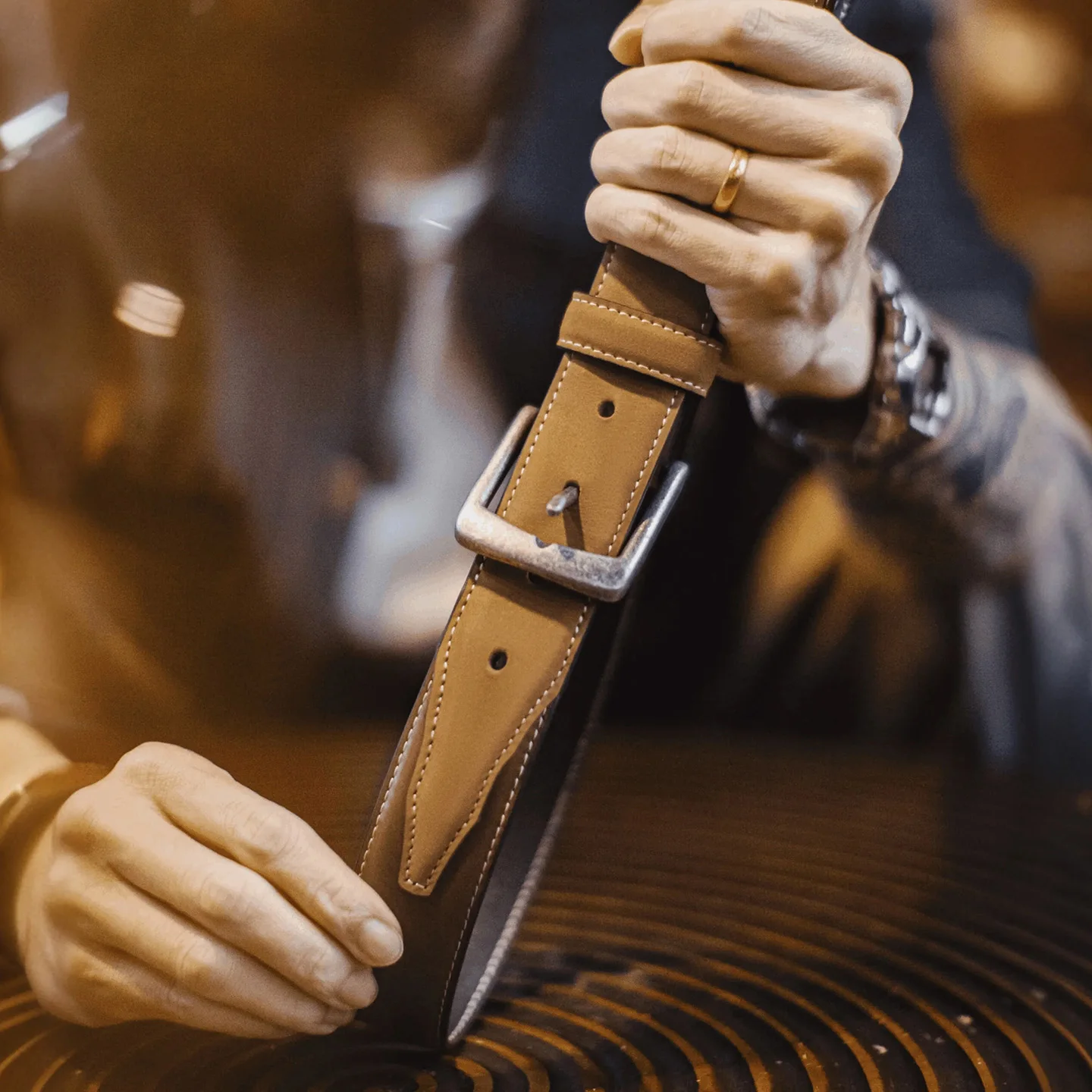 

Maden Men’s Retro Brown Full Genuine Leather Belt Heavy Duty Casual Pants Belt Single Prong Buckle Durable Waist Belt for Daily