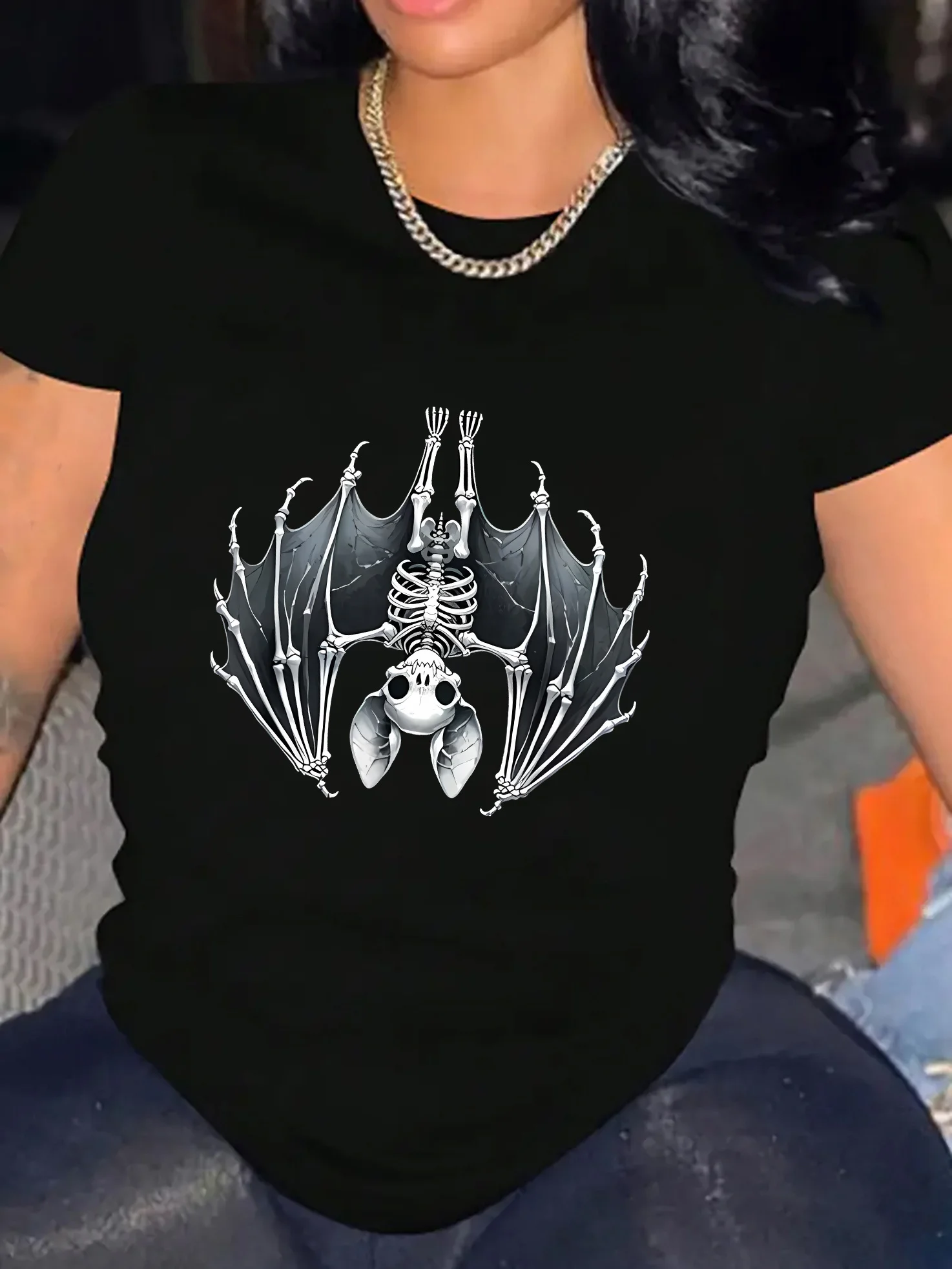 

Футболка с коротким рукавом и круглым вырезом с принтом черепа и летучей мыши на Хэллоуин, повседневный спортивный летний топ с короткими рукавами и круглым вырезом, женская одежда