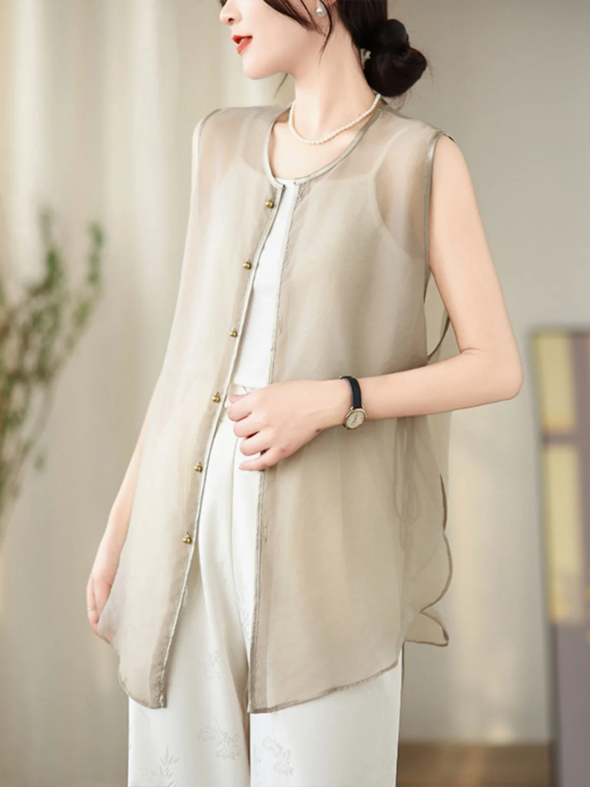 เสื้อกั๊กไหมสีสันสดใสสไตล์จีนแบบใหม่ น้ำหนักเบา ไซส์ใหญ่ แฟชั่นสำหรับผู้หญิง ป้องกันแสงแดด ความยาวปานกลาง แบบเปิด...