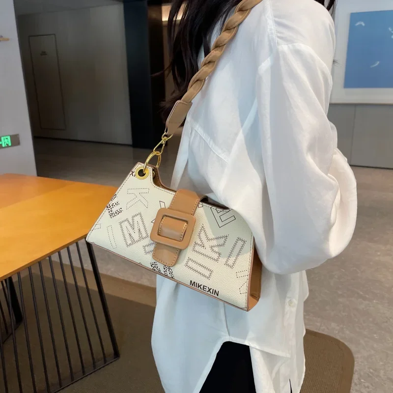 

"2024 Модная мини-квадратная сумка на плечо из искусственной кожи, винтажная женская повседневная сумка с буквенным принтом, ретро-кошелек через плечо для повседневного использования"