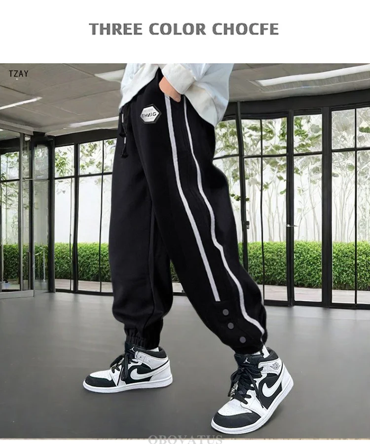 Neue Frühlings-Sport-Hosen für Jungen mit Seitenstreifen, gerade geschnittene Jogginghosen für Teenager zum Ausgehen. – Detail 6