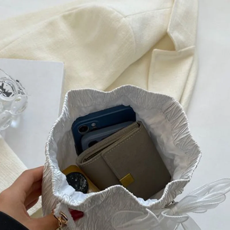 Plissierte Mini-Umhängetasche für Damen, Organza-Schleifentasche mit Perlenkettenriemen, elegante Abendhandtasche für Hochzeit, Party, Abschlussball – Detail 4