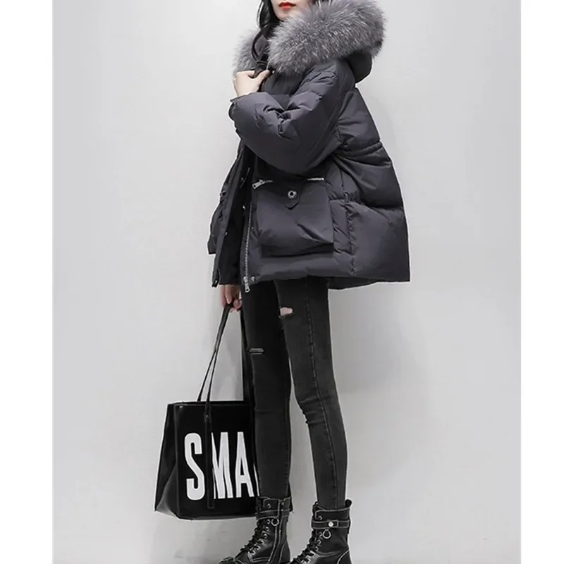 Weiße kurze Daunenjacke für Damen, Winter 2025, neue koreanische Version, lose dicke Dame, großer Pelzkragen, weiße Entendaunenmäntel