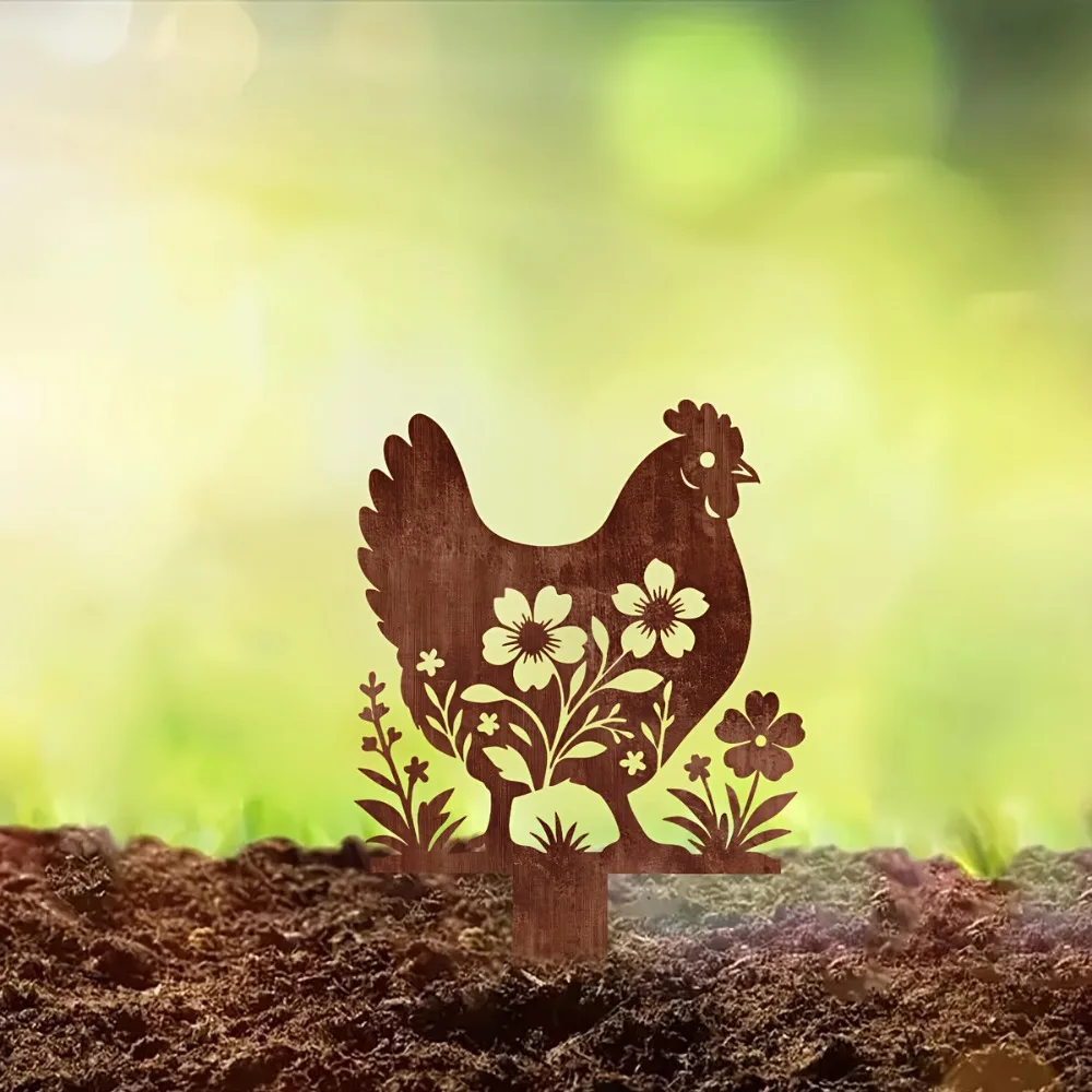 Rusty metal chicken decoration, designed specifically for lawns, is perfect for adding personality to the courtyard.