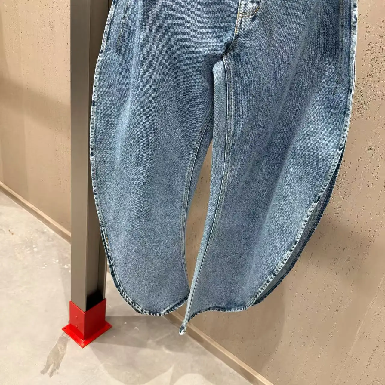 2026 New Model Round-neck Sleeveless Waist-cinching Puffy Top , Split Balloon Denim Pants,buy Separately - Image 4
