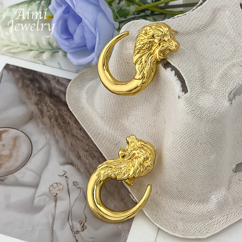 Women's Lion Hook Pendant Necklace & Earrings Set