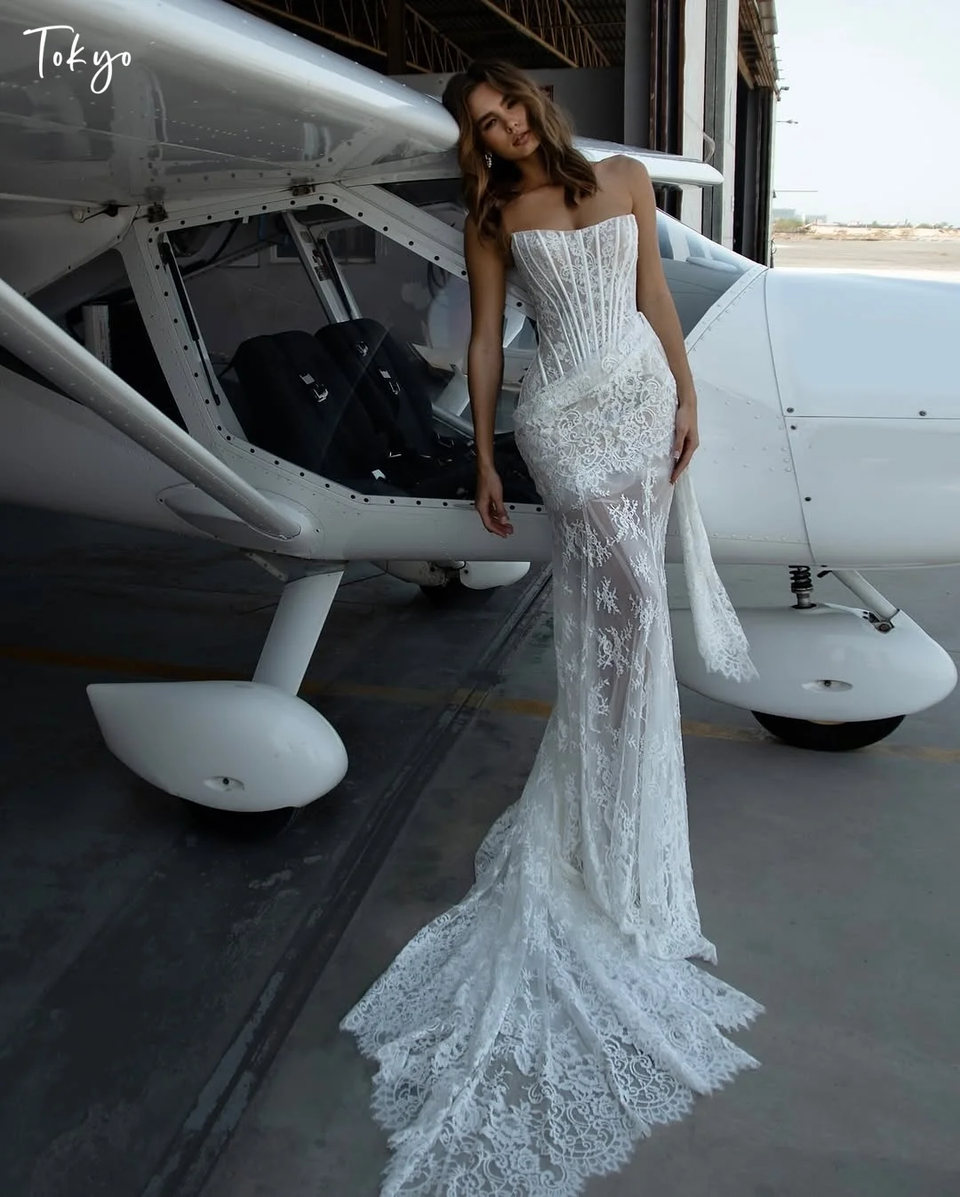 Gaun pengantin putih putri duyung tanpa tali, tanpa lengan, seksi, dengan veil pengantin, renda elegan, model Tokyo Customized 2025.