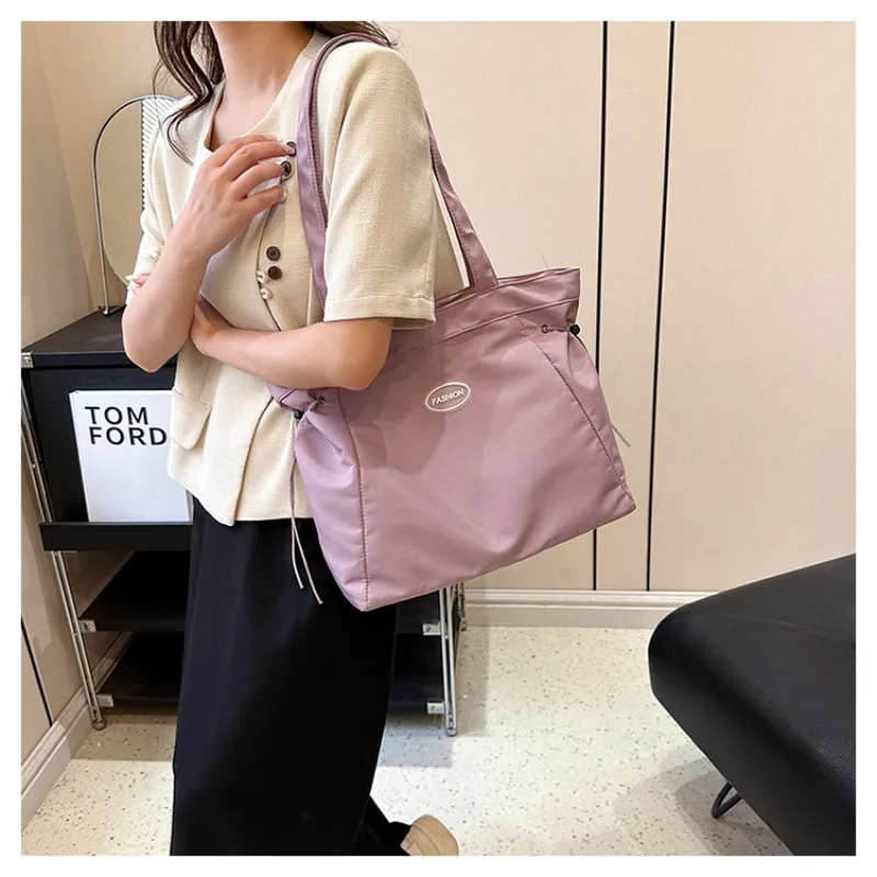 Sacs à Main Décontractés en Nylon de Grande Capacité pour Femme, Fourre-Tout Simple et Polyvalent avec Fermeture Éclair, Couleur Unie, de Haute Qualité, 2024