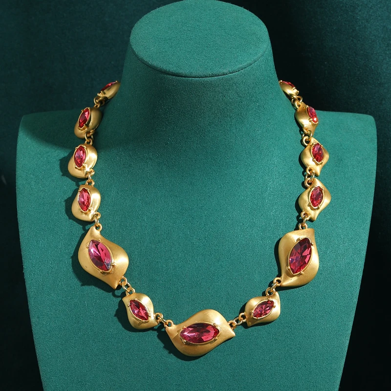 Vintage Choker Pink Crystal Necklace For Woman Collar Short Gold Color Chain Designer Jewelry Antique Copper Boho Wedding