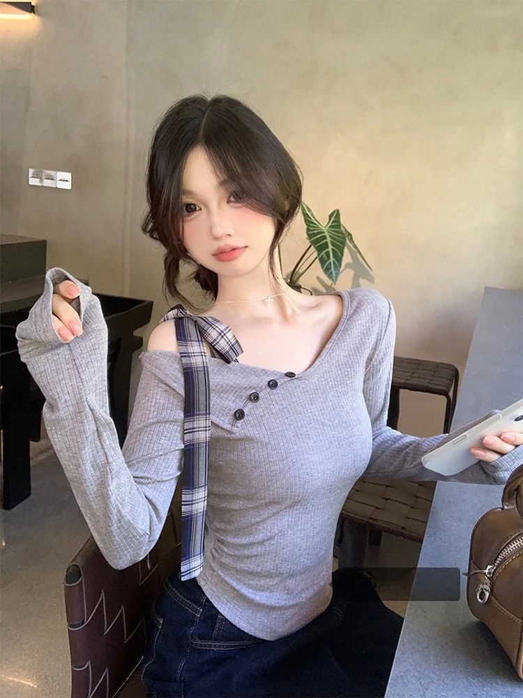 

Gray Long Sleeve T-Shirt Women's Spring 2026 New Style Knot Belt Design Slim Fit Shoulder Bared Casual Knitted Top
