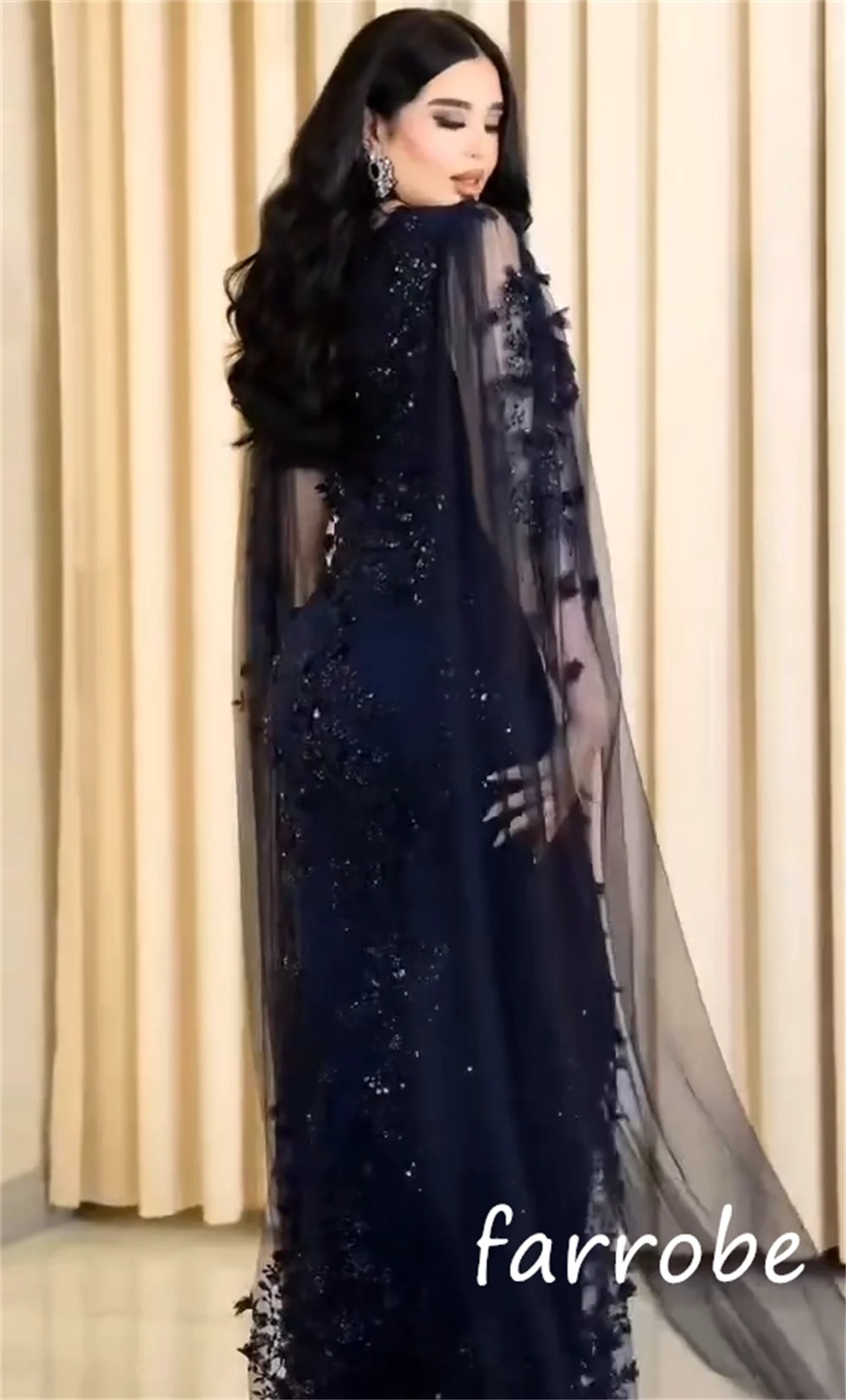 Aangepaste moderne stijl netto lovertjes plooi trompet V-hals lange jurken op maat gemaakte gelegenheid van hoge kwaliteit