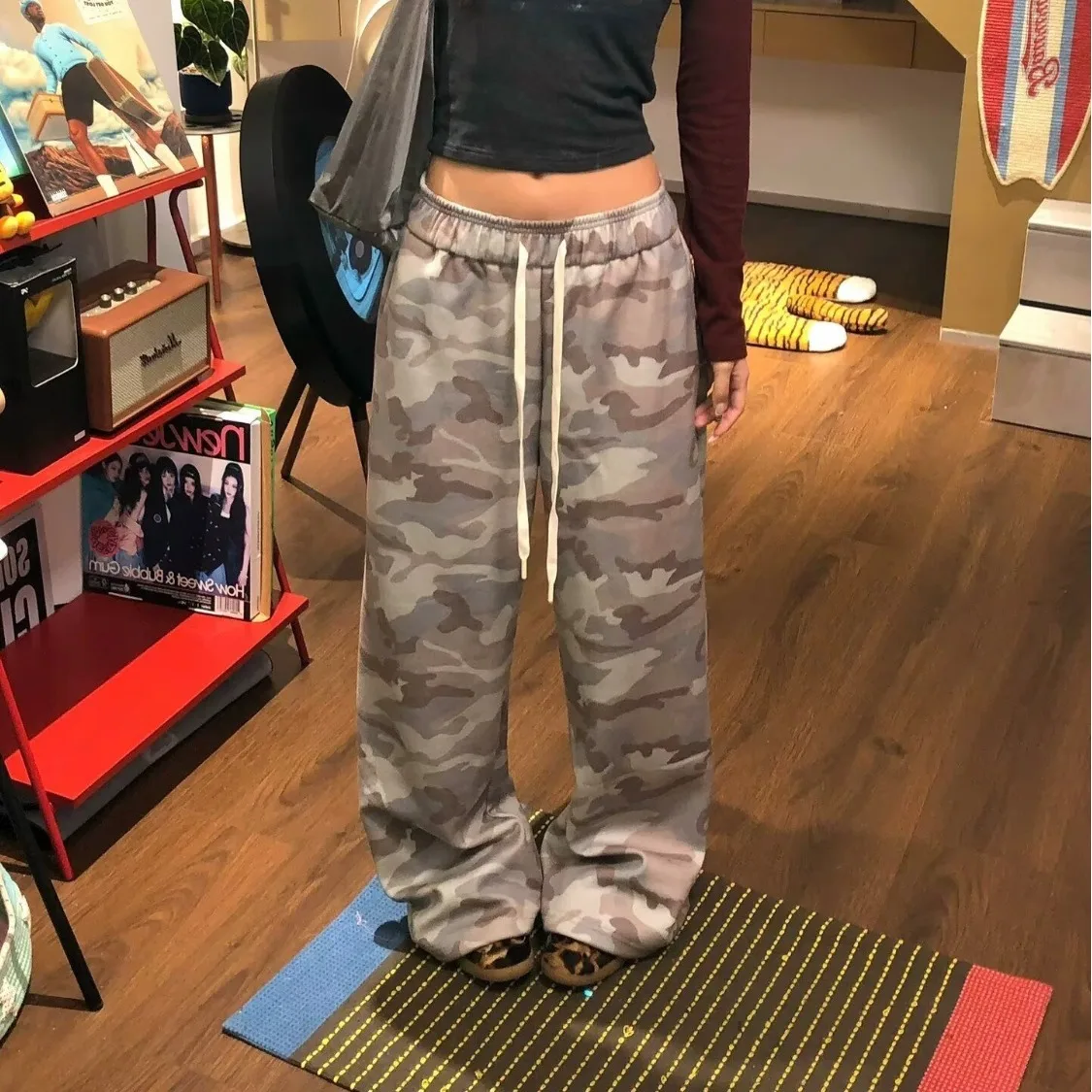 American Retro Camo Curved Knife Sweatpants Men's and Women's Autumn Trendy Streetwear Pants with Relaxed Fit Casual Style