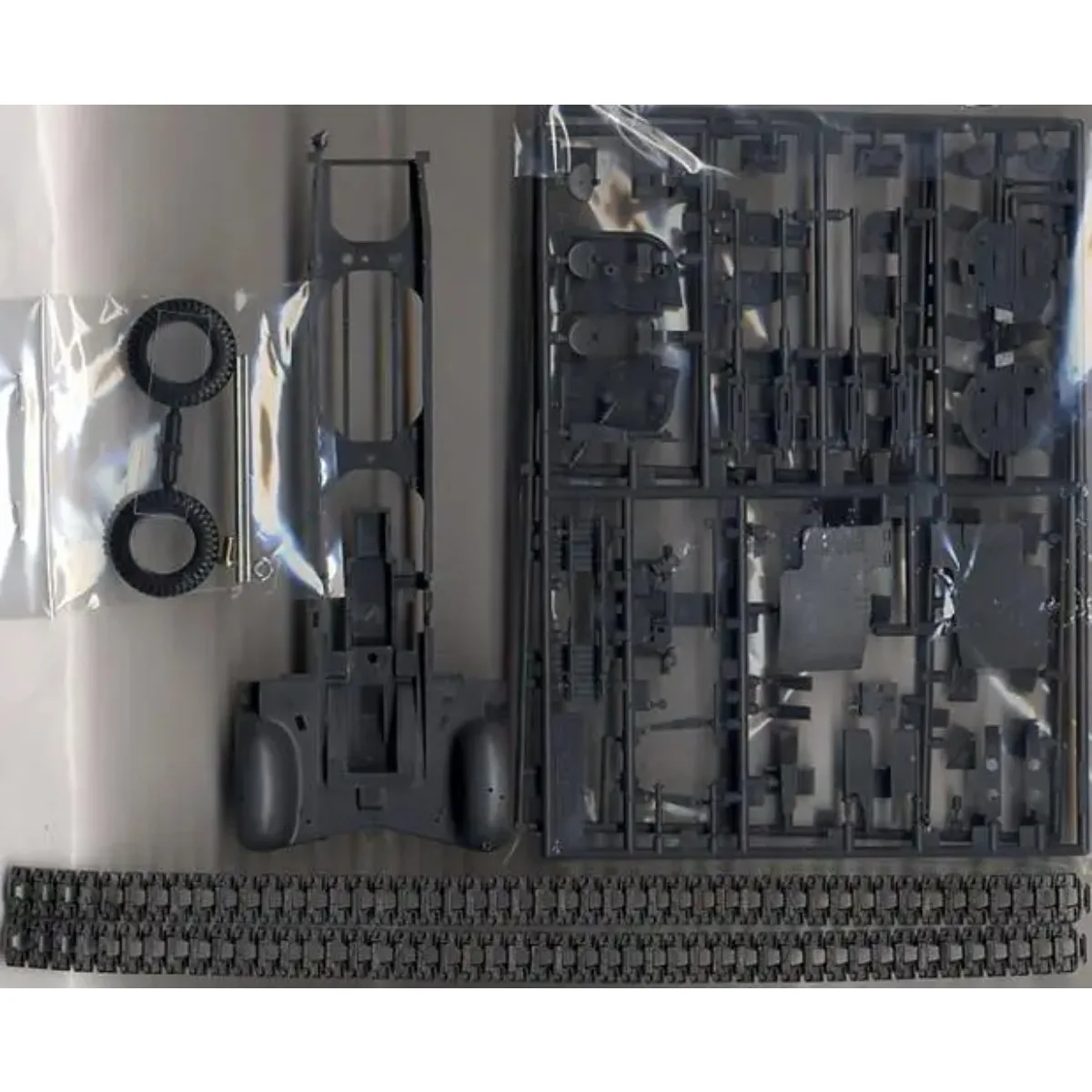 طامية تجميع البلاستيك أطقم منمذجة 35050 الألمانية 8 طن نصف المسار 20 مللي متر مسدس مضاد للطائرات Sd.kfz7/1 1/35