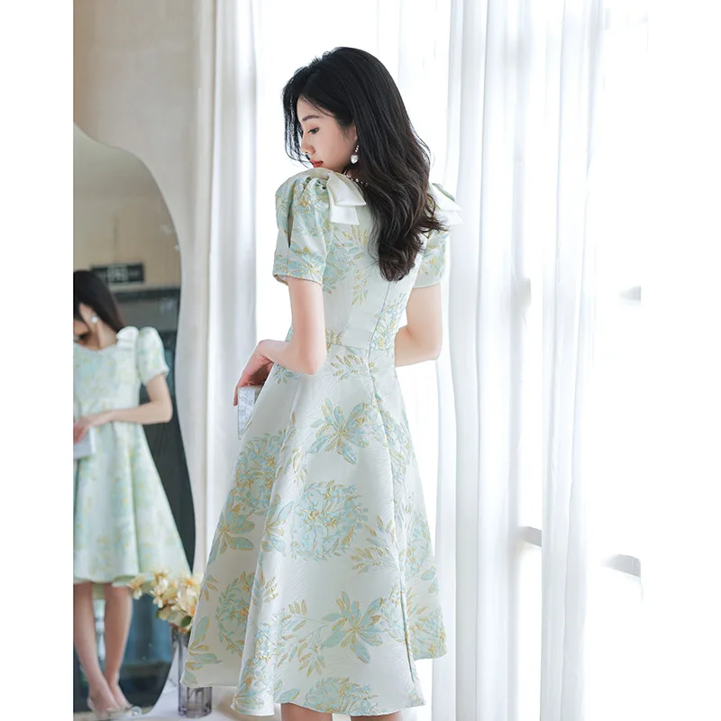 Sweet Light Green Evening Dress Satin Retro Floral Print Cocktail Party Gown Pearl V-Neck Bow Tea- Length Graduation Vestido