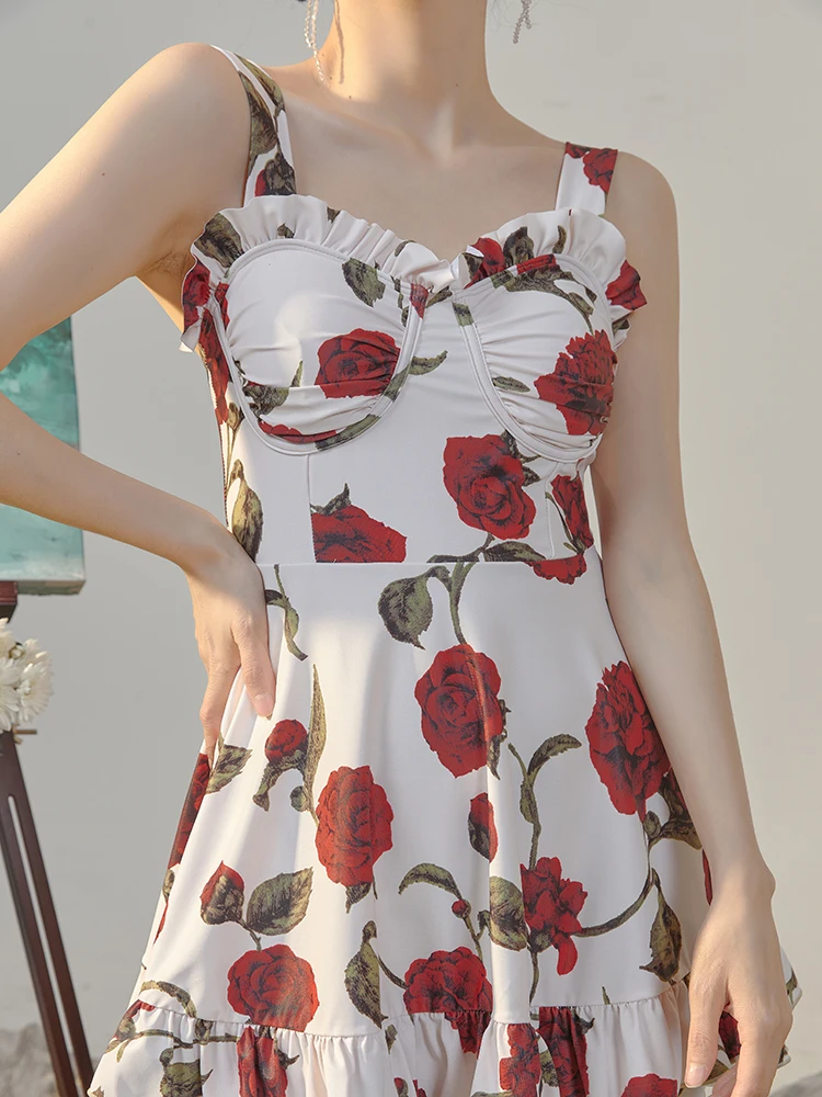 Novedad de verano, traje de baño de una pieza con estampado de rosas conservador para piscina, traje de baño femenino con tirantes y volantes dulces para vacaciones en la playa