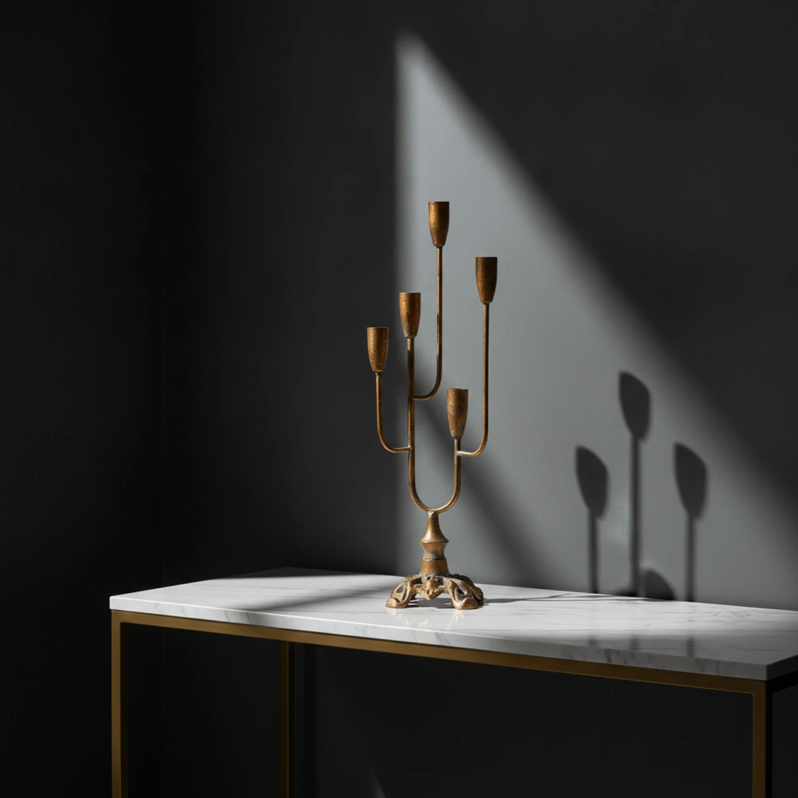 Five-Arm Candelabra Tall Candlestick Holder with Five Arms Portavelas Alto Sculpted Candelabro De Cinco Brazos Elegante