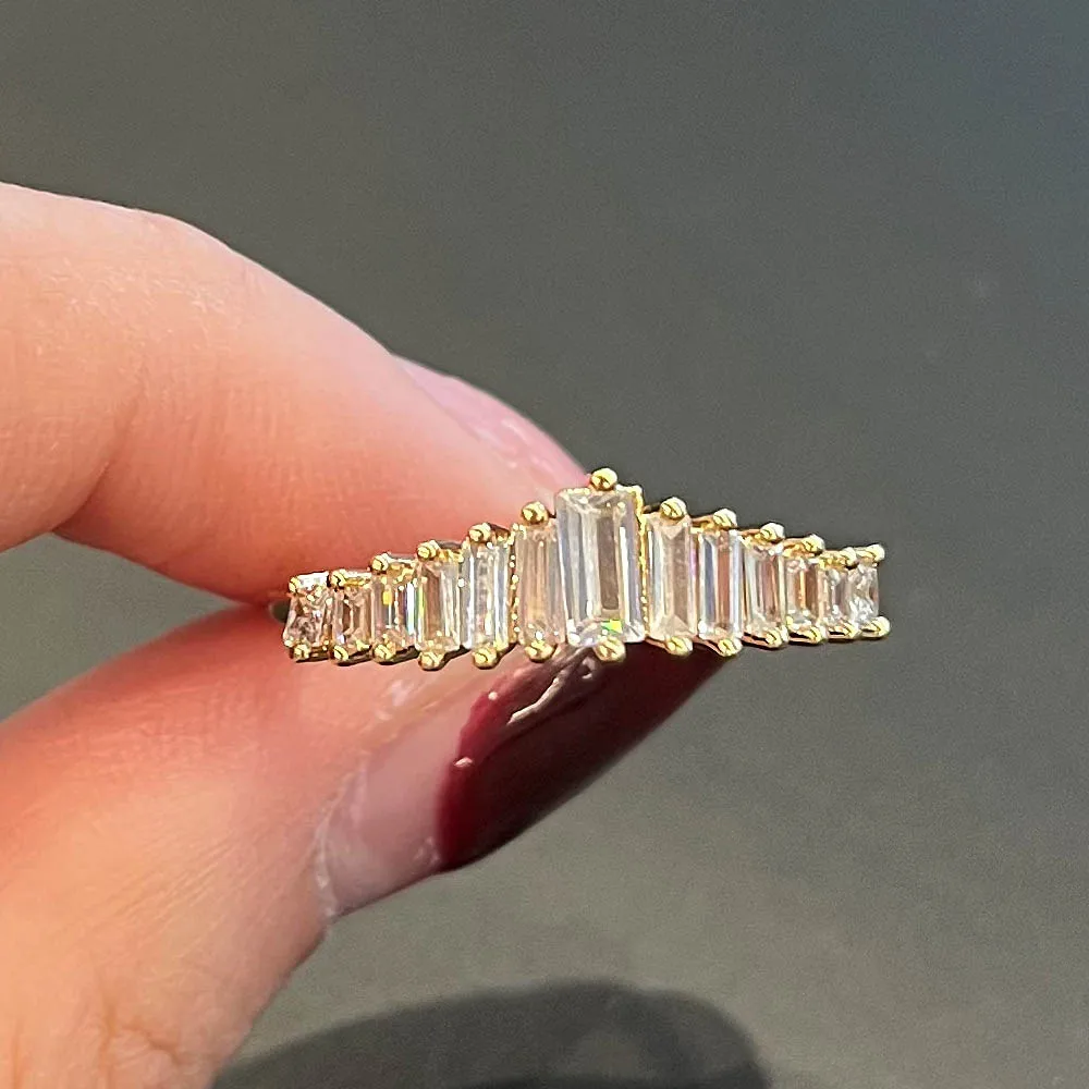Huitan New Gold Color Finger Ring for Women Inlaid Dazzling Crystal CZ Stone Simple Stylish Lady Rings Party Fashion Jewelry