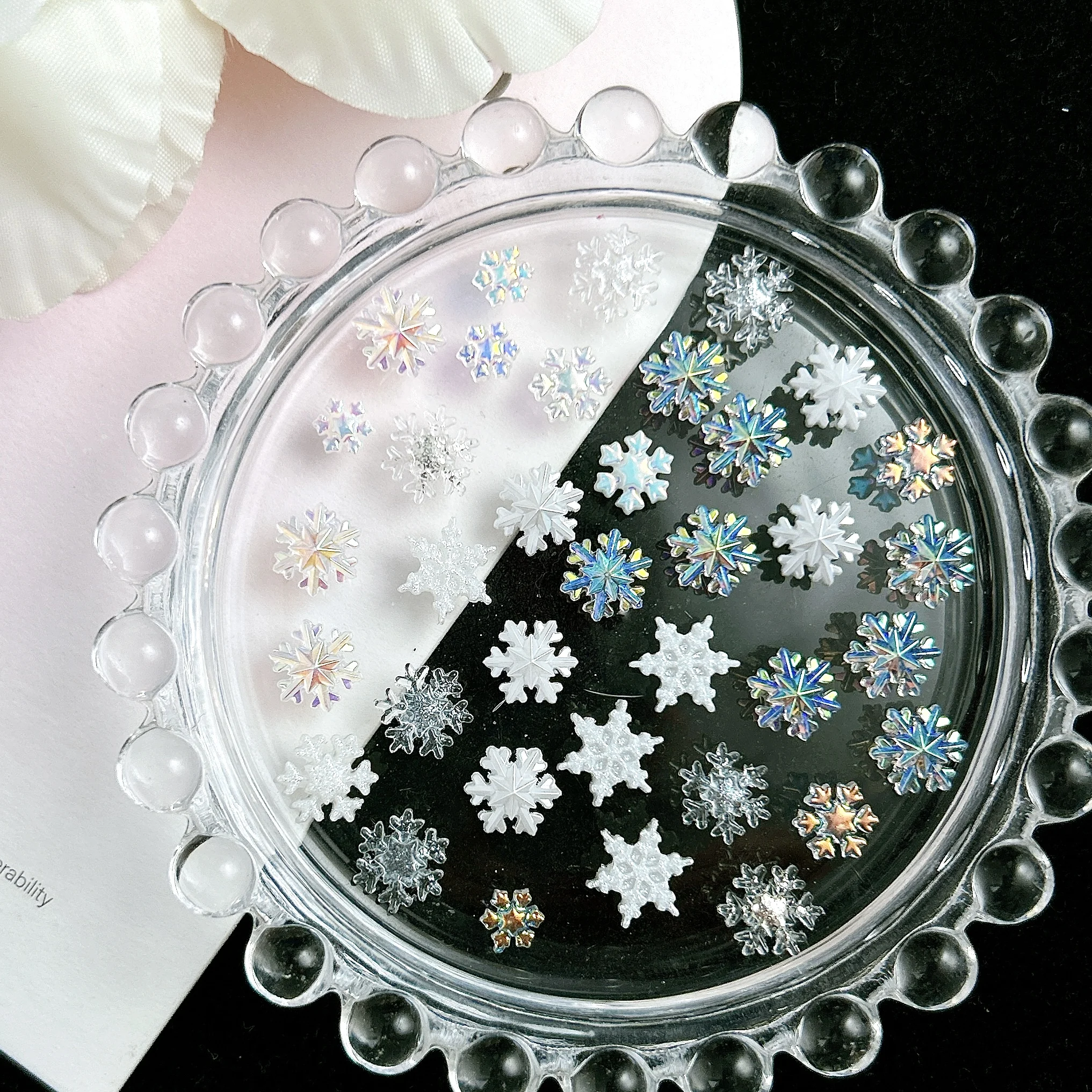 50PCS 3D Simulated Gradient Colored Snowflake Nail Art Decorations Minimalist Sweet Hexagonal Snowflake Resin Nail Charms DIY